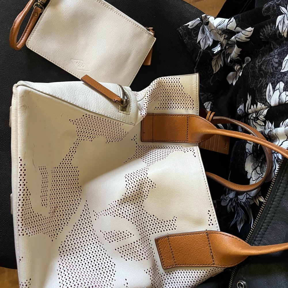 Fossil White Leather Perforated Floral Pattern Tote Handbag Purse Matching Pouch